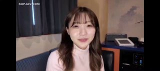 ?刚花大价钱做完整形美容的网红妹子在网吧玩露出被隔壁小伙发现